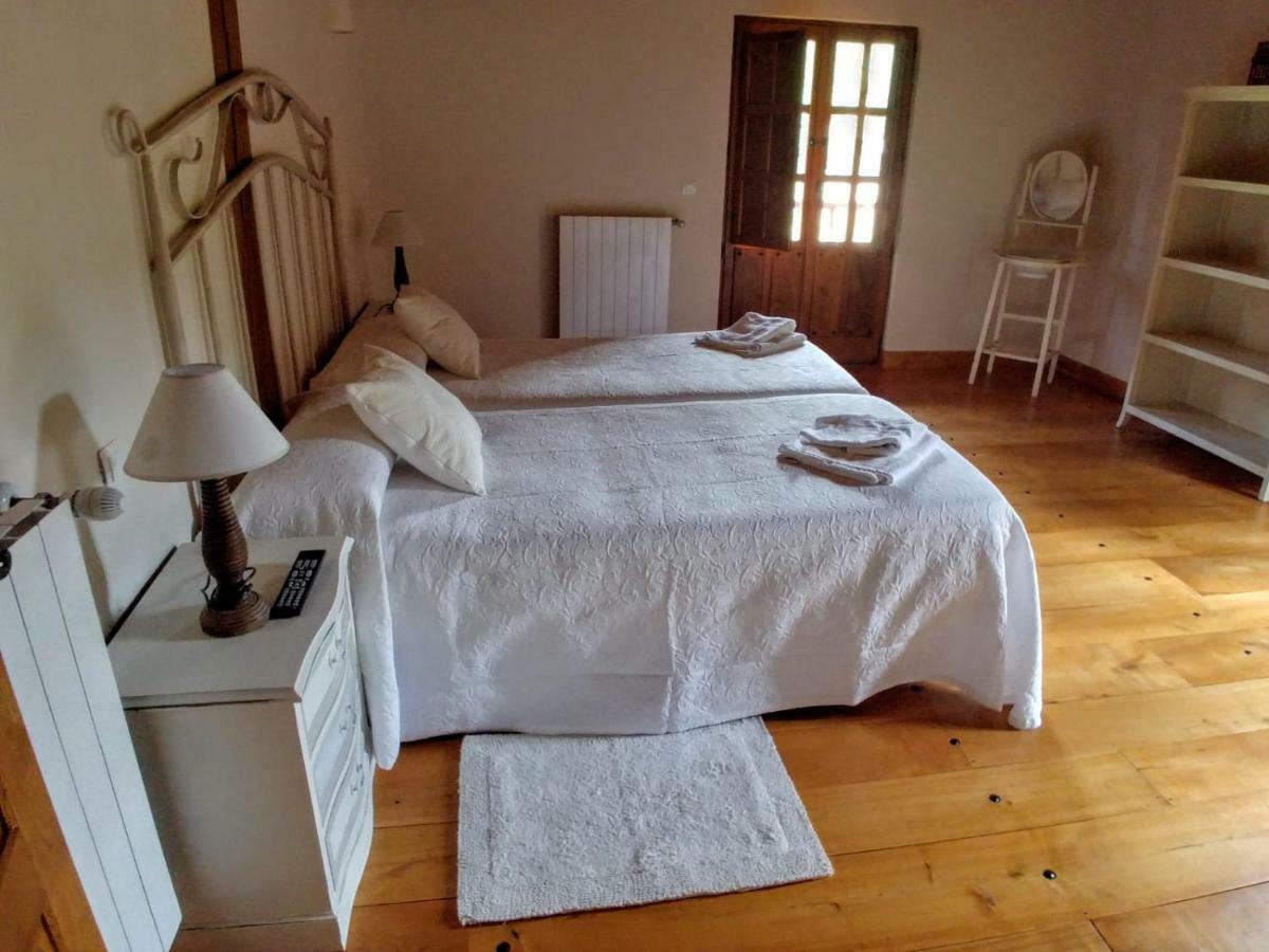 Trisileja En Novales Hotel Екстериор снимка