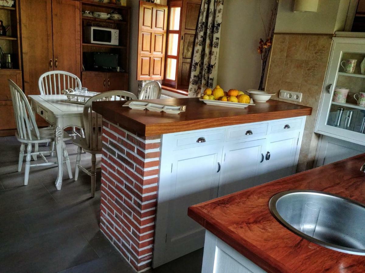 Trisileja En Novales Hotel Екстериор снимка